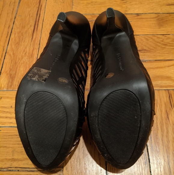 BCBGeneration Elba Lasercut Pumps NWOT - Picture 3 of 6
